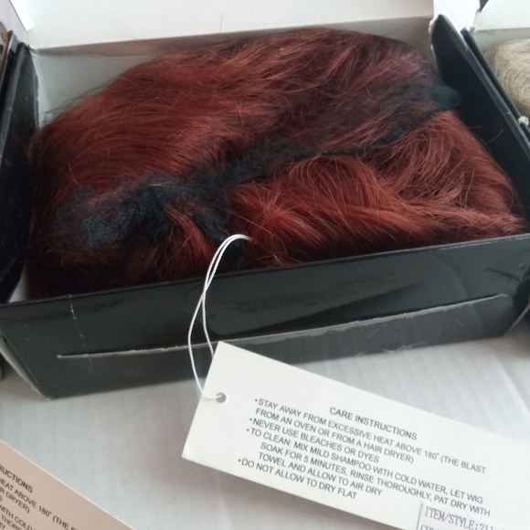 Short Wig Set of Three in Golden Blonde, Auburn, and Light Ash Blonde - New - Picture 3 of 10